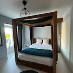 Kimy Lunoterie Futuroscope Piscine Et Bed and Breakfast