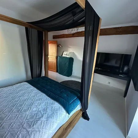 Kimy Lunoterie Futuroscope Piscine Et Bed and breakfast Oyre