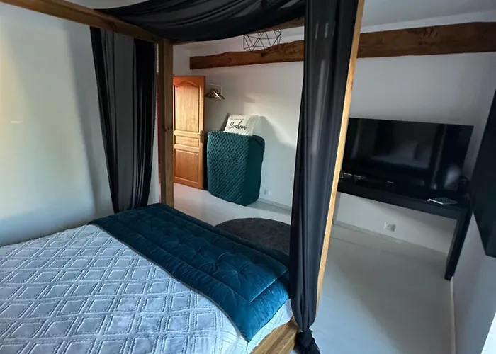 Kimy Lunoterie Futuroscope Piscine Et Bed and breakfast Oyre